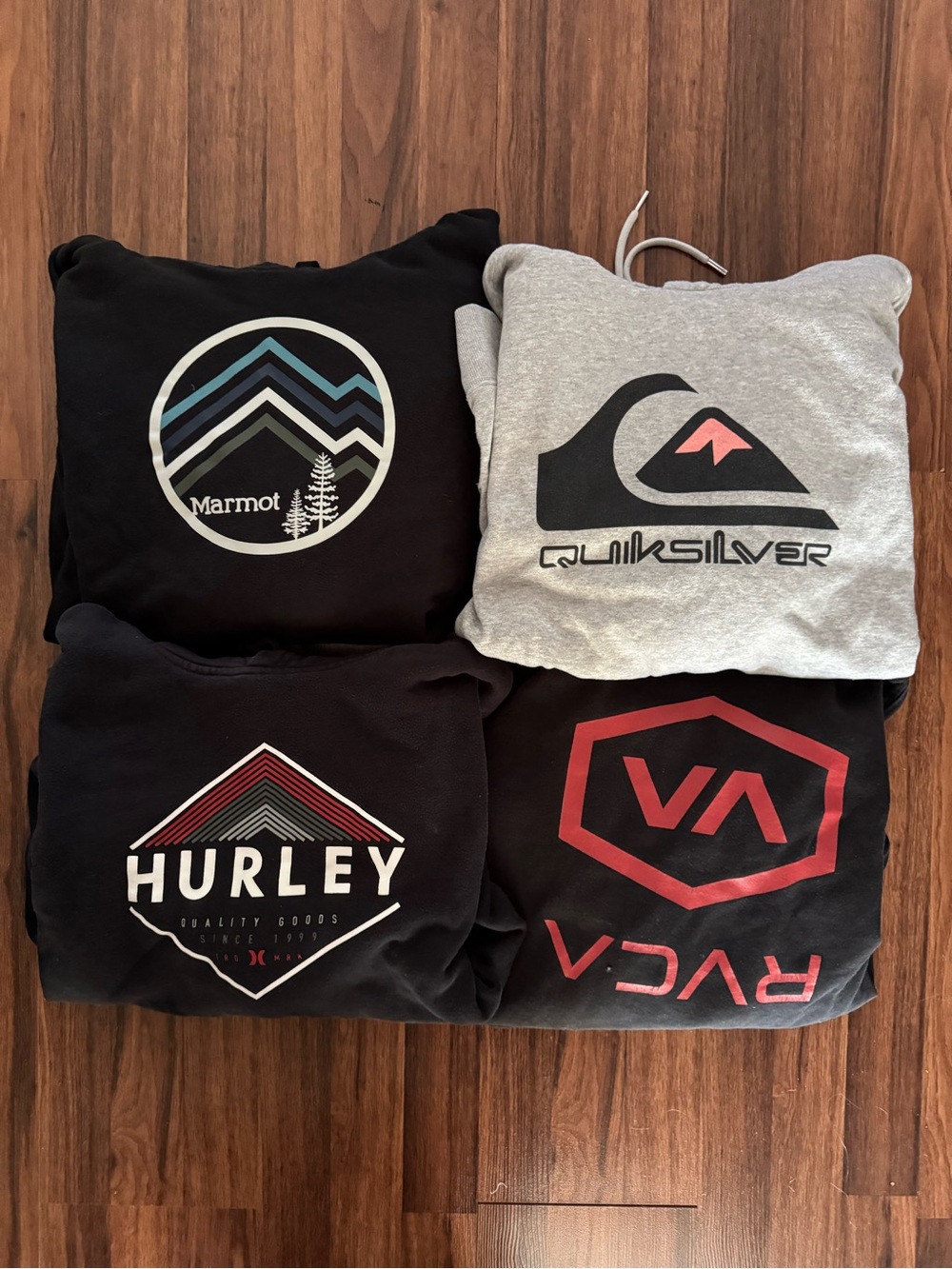 4 Men’s Surf/Skate/Beach/Outdoor Hoodies. Size L